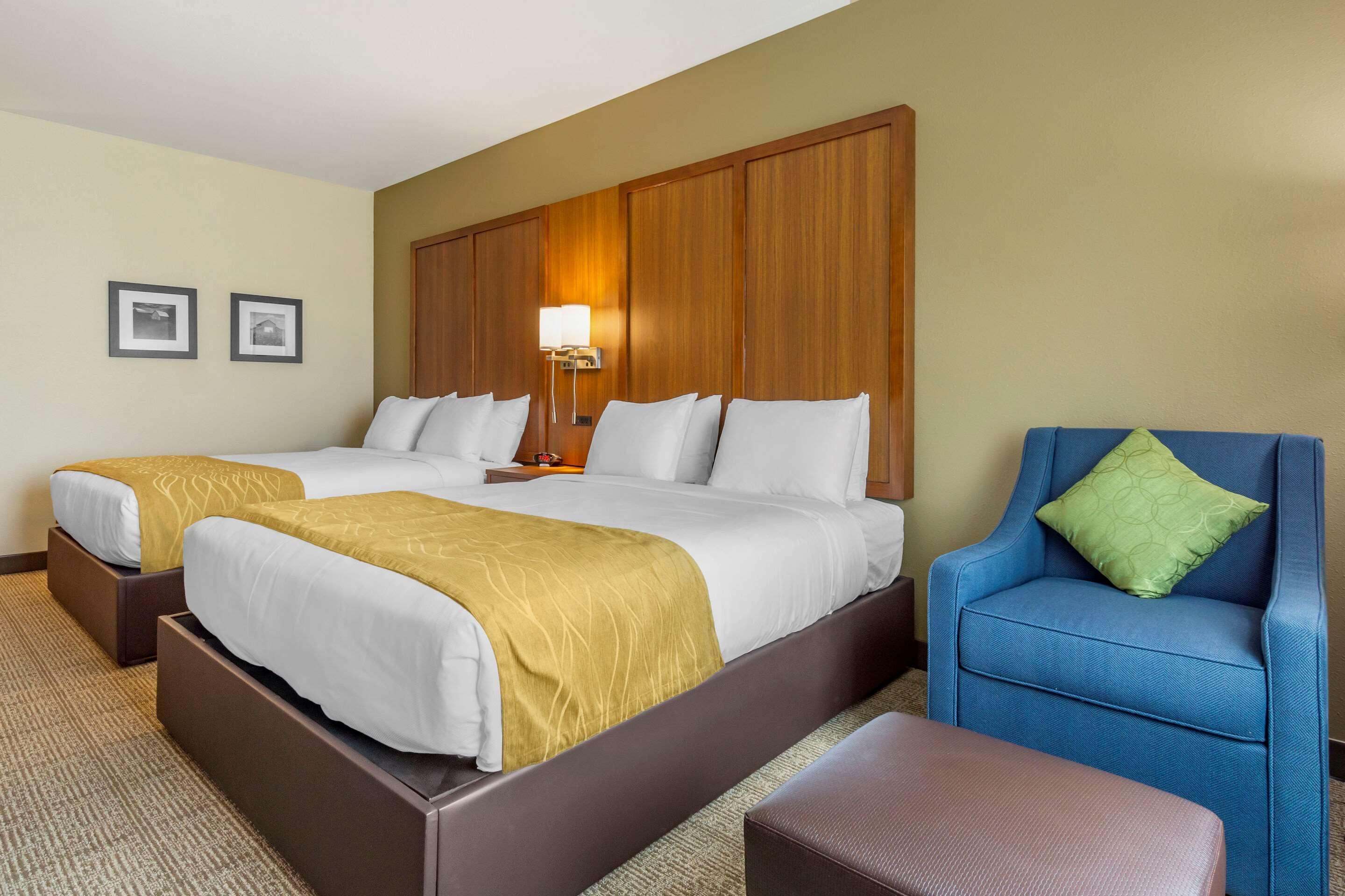 Comfort Inn & Suites Lakewood By Jblm Экстерьер фото