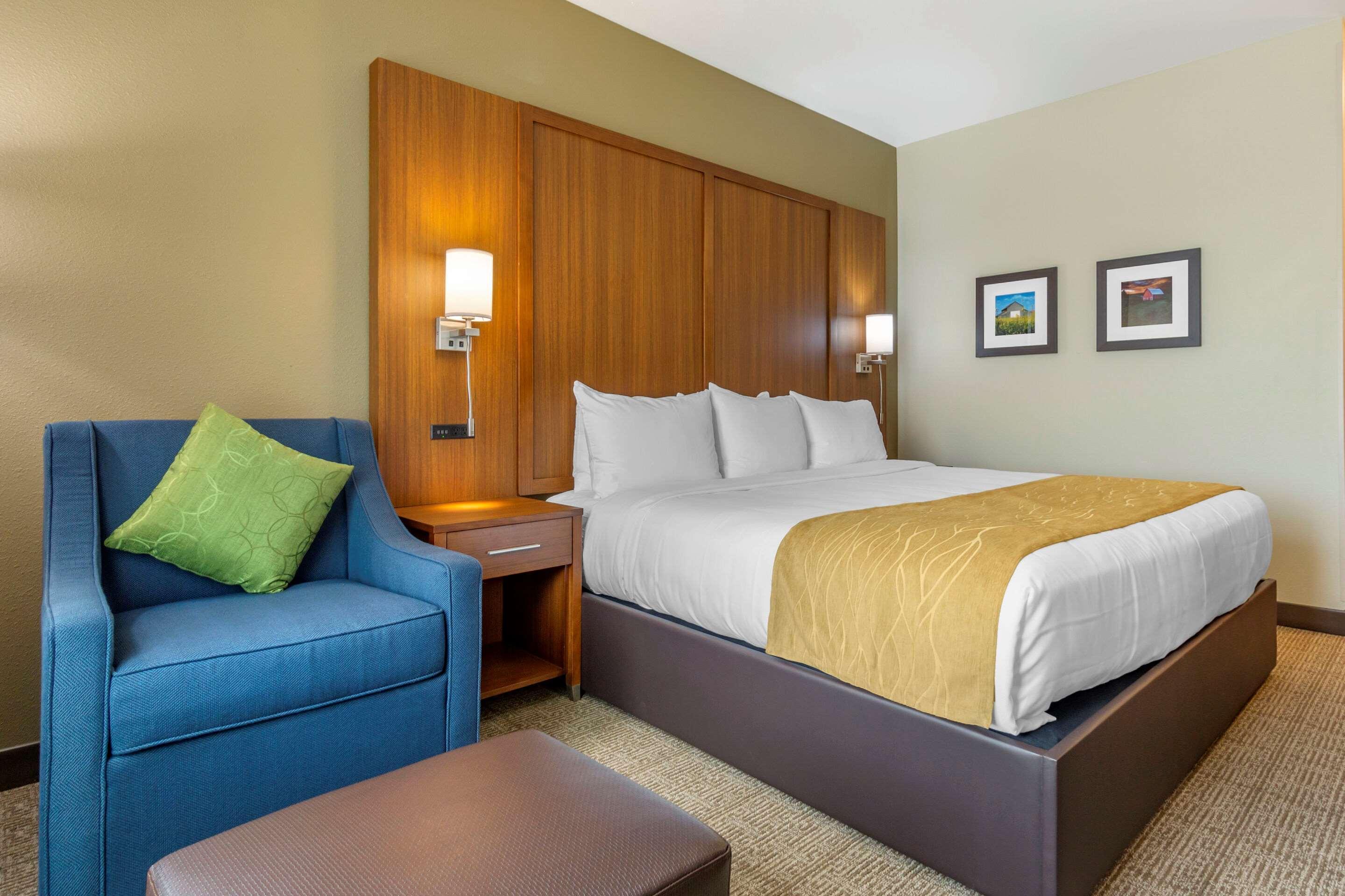 Comfort Inn & Suites Lakewood By Jblm Экстерьер фото