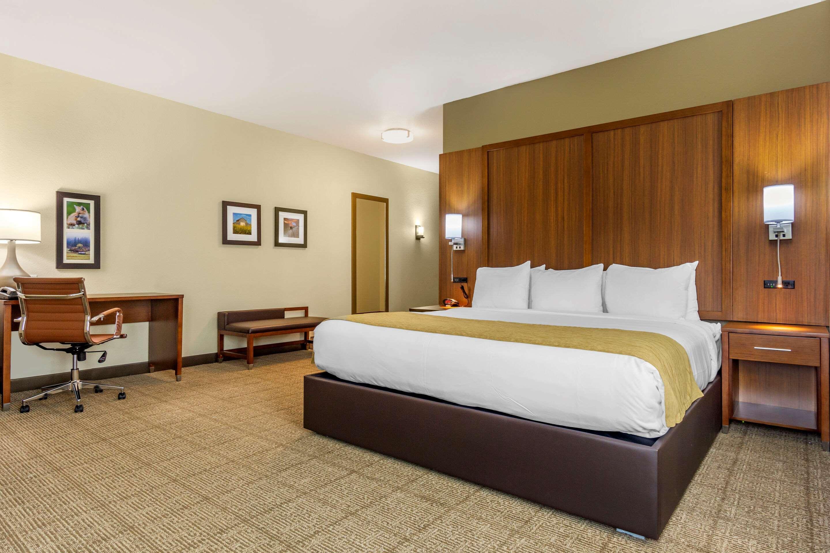 Comfort Inn & Suites Lakewood By Jblm Экстерьер фото