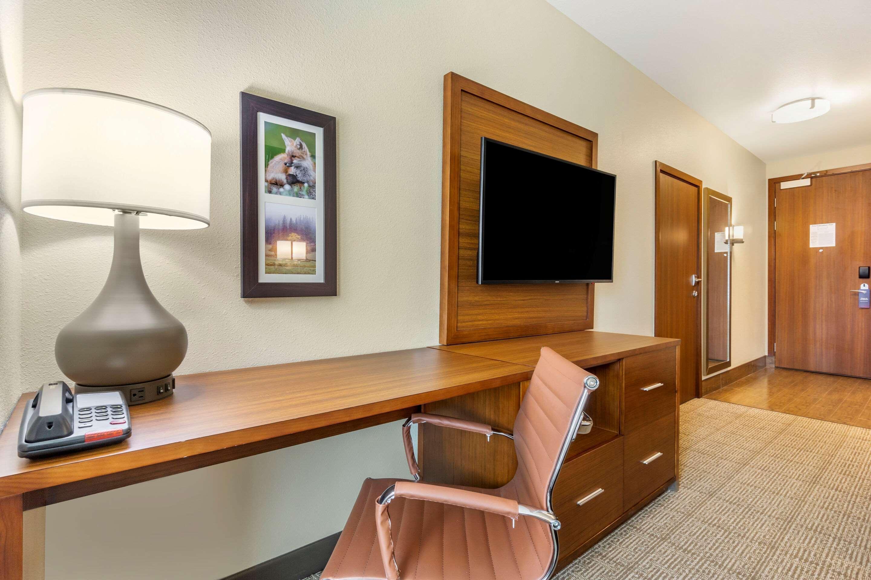 Comfort Inn & Suites Lakewood By Jblm Экстерьер фото